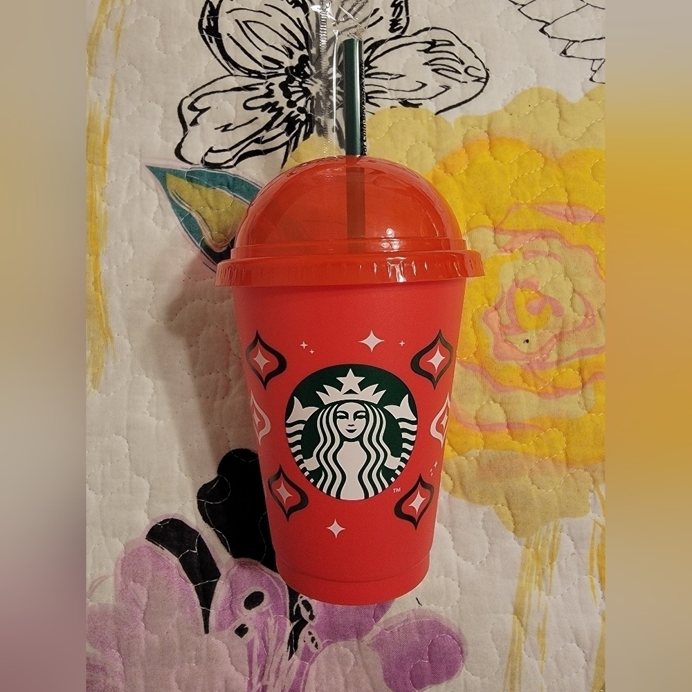 NWOT Starbucks 2023 Holiday Reusable Cup with Dome Lid and Straw